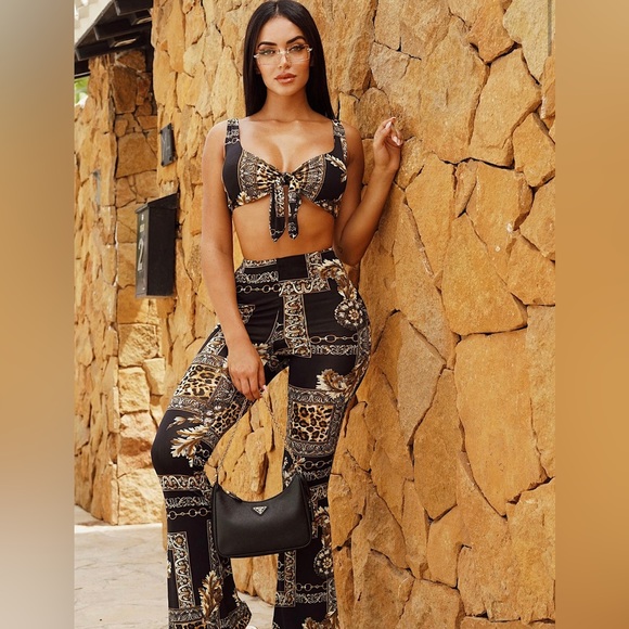 It’s giving versace set - Picture 1 of 4